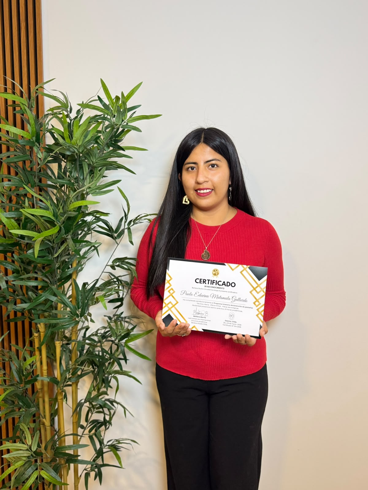 Alumna certificada con diploma en Barbara Studio
