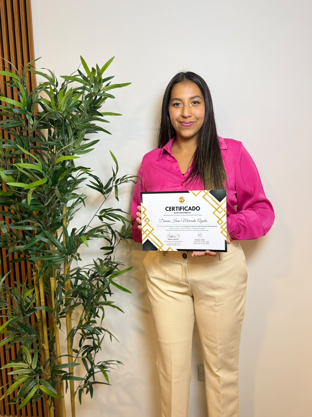 Alumna certificada en formación de pestañas