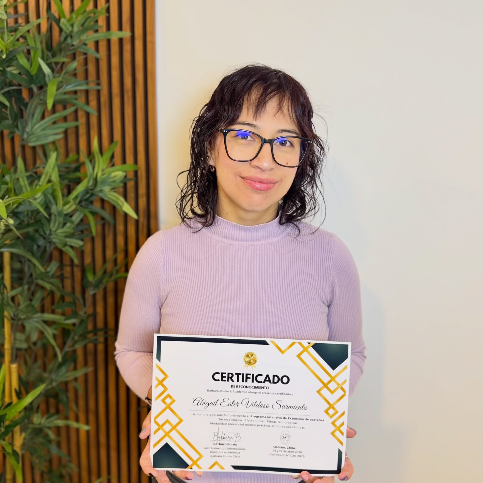 Alumna certificada en academia Barbara Studio