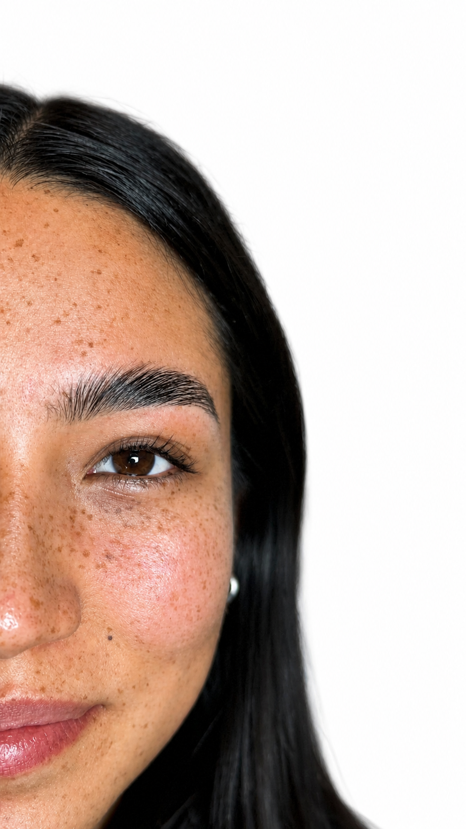 Detalle real de cejas laminadas