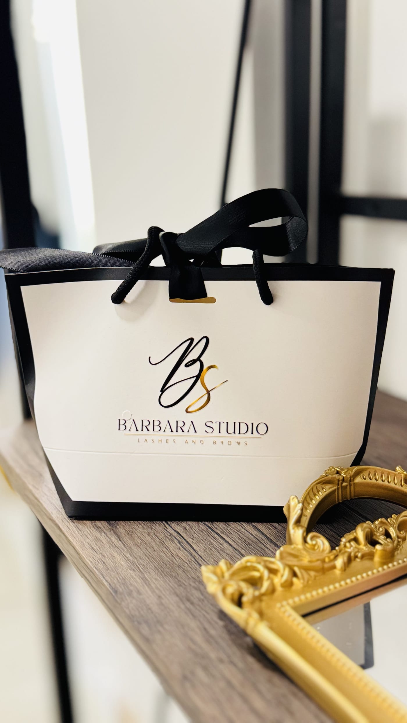 Detalle de marca y productos en Barbara Studio